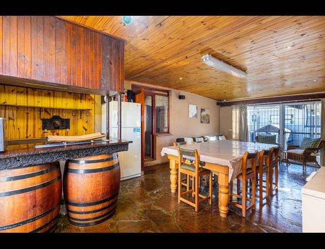 3 BEDROOM FREEHOLD FOR SALE IN CHURCHILL ESTATE
